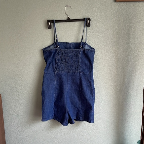Denim Cut Out Romper 💙NWOT💙 - Picture 4 of 7